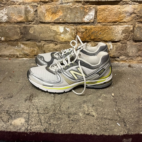 Women’s New Balance 730 Sneakers size 9.5 - Picture 4 of 7